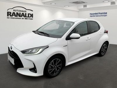 Weiss Gebraucht 2021 Toyota Yaris Hybrid Team Kleinwagen | 18.790 € (Fairer Preis)