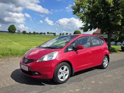 Gebraucht Honda Jazz Trend 90 PS (66 kW) 2010 Rot Kleinwagen