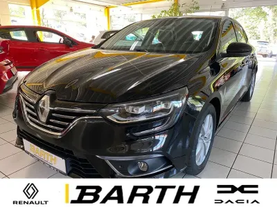 Gebraucht Renault Mégane IV Intens 132 PS (97 kW) 2017 Sternenschwarz Limousine