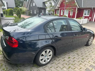 Gebraucht BMW 318 143 PS (105 kW) 2007 Blau Limousine