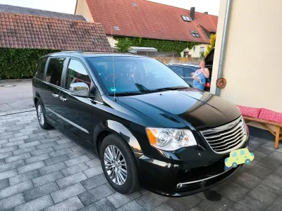 Gebraucht Chrysler Voyager 286 PS (210 kW) 2013 Schwarz Van / Kleinbus