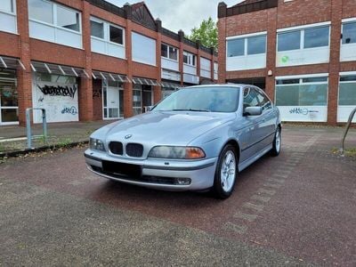 BMW 523