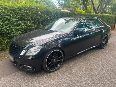Gebraucht Mercedes E250 2009 Schwarz Limousine