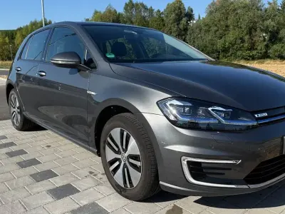 Gebraucht VW e-Golf 100 kW (136 PS) 2020 Grau Kleinwagen