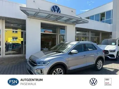 Gebraucht VW T-Roc Style 150 PS (110 kW) 2022 Pyrit silber metallic (metallic) SUV