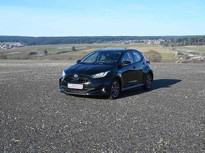 Gebraucht Toyota Yaris Hybrid Team 116 PS (85 kW) 2021 Schwarz Limousine