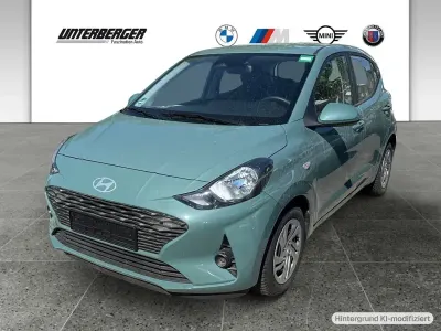 Gebraucht Hyundai i10 Select 63 PS (46 kW) 2025 Mangrove green Kleinwagen