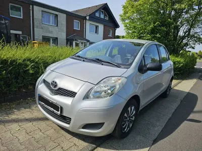 Gebraucht Toyota Yaris Sol 101 PS (74 kW) 2009 Silber Kleinwagen