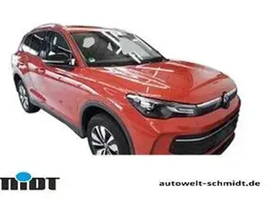 Gebraucht VW Tiguan Goal 131 PS (96 kW) 2025 Persimmon red metallic SUV