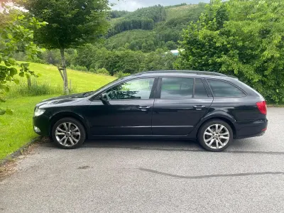 Gebraucht Skoda Superb 140 PS (102 kW) 2013 Schwarz Kombi