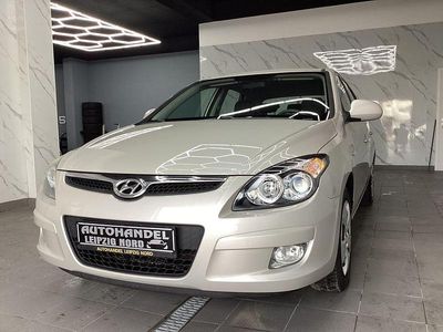 Gebraucht Hyundai i30 Comfort 109 PS (80 kW) 2009 Silber Kleinwagen
