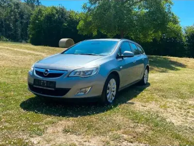 Gebraucht Opel Astra 125 PS (91 kW) 2011 Grau Kombi