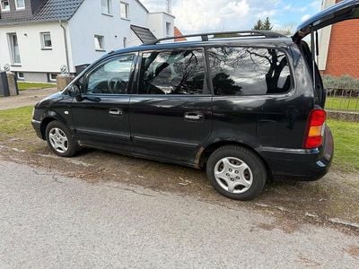 Begagnad Hyundai Trajet Comfort 113 HK (83 kW) 2004 Svart Minibuss