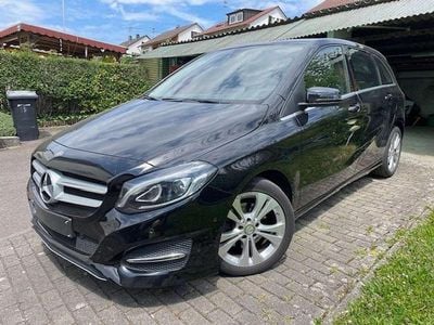 Gebraucht Mercedes B180 Business 122 PS (89 kW) 2016 Schwarz Van / Kleinbus