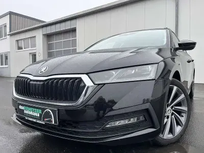 Używany Skoda Octavia Ambition 150 KM (110 kW) 2022 Czarny Kombi