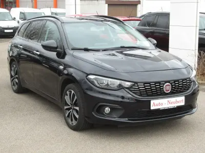 Gebraucht Fiat Tipo Lounge 95 PS (69 kW) 2018 Blau Kombi