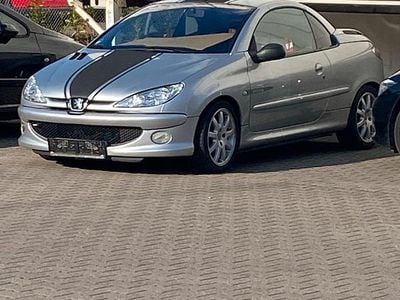 Gebraucht Peugeot 206 CC 109 PS (80 kW) 2003 Silber Cabrio