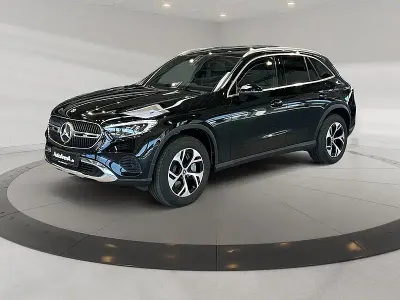 Gebraucht Mercedes GLC300e Avantgarde 204 PS (150 kW) 2023 Unilack schwarz SUV