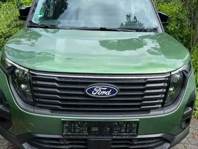 Gebraucht Ford Tourneo Courier Titanium 125 PS (91 kW) 2024 Grün Van / Kleinbus