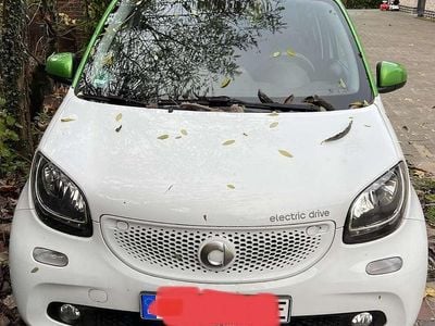Weiß Gebraucht 2017 Smart ForFour Electric Drive Passion Limousine | 7.499 € (Guter Preis)