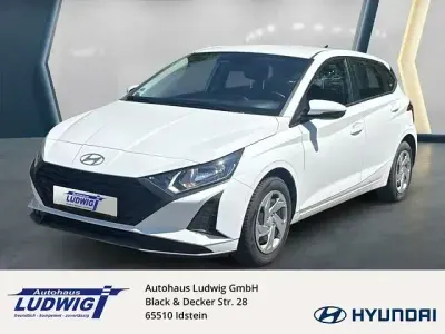 Gebraucht Hyundai i20 Select 79 PS (58 kW) 2025 Atlas white Kleinwagen