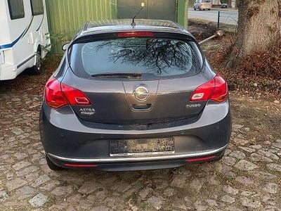 Grau Gebraucht 2013 Opel Astra Edition Limousine | 4.900 € (Fairer Preis)