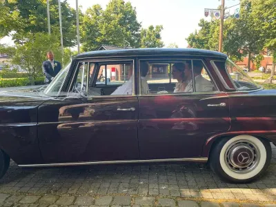 Gebraucht Mercedes 230 120 PS (88 kW) 1968 Rot Limousine
