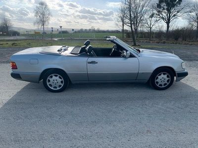 Usata Mercedes E300 Sportline 220 CV (161 kW) 1992 Argento Cabrio