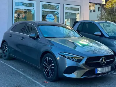 Gebraucht Mercedes A180 136 PS (100 kW) 2023 Schwarz Limousine