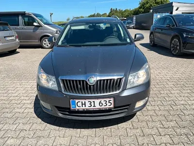 Gebraucht Skoda Octavia LAURIN & KLEMENT 105 PS (77 kW) 2010 Grau Kombi