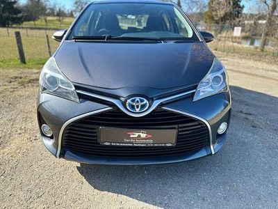 Gebraucht Toyota Yaris Hybrid Comfort 101 PS (74 kW) 2015 Grau Limousine