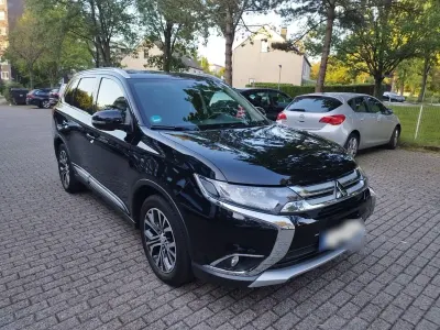 Begagnad Mitsubishi Outlander 150 HK (110 kW) 2016 Svart SUV