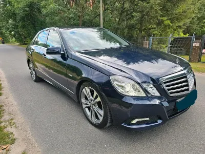 Gebraucht Mercedes E250 204 PS (150 kW) 2009 Blau Limousine