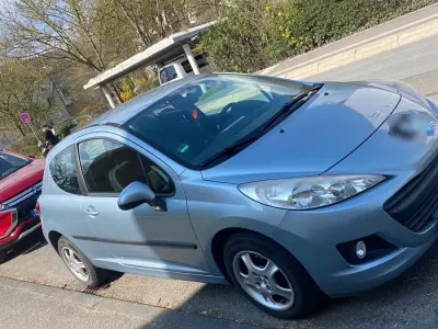 Gebraucht Peugeot 207 Tendance 73 PS (53 kW) 2009 Andere farben Limousine