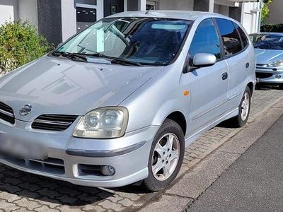 Nissan Almera Tino