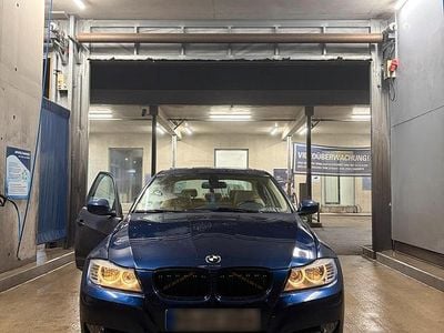 Gebraucht BMW 325 218 PS (160 kW) 2010 Blau Limousine