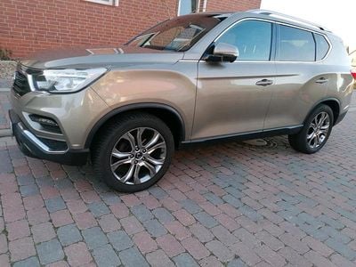 Silber Gebraucht 2018 Ssangyong (KGM) Rexton Sapphire SUV | 21.999 € (Teuer)