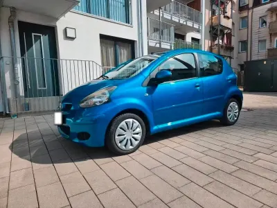 Gebraucht Toyota Aygo 68 PS (50 kW) 2009 Blau Kleinwagen