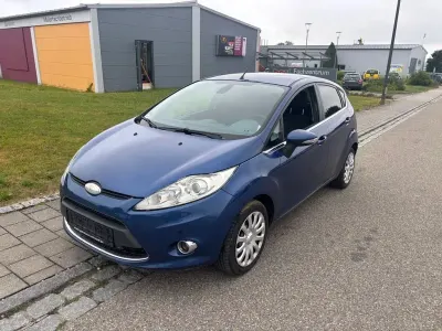 Gebraucht Ford Fiesta Titanium 90 PS (66 kW) 2010 Blau Limousine