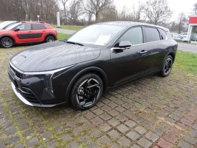 Neu Kia K4 Spirit 150 PS (110 kW) 2025 Interstellargrau Limousine