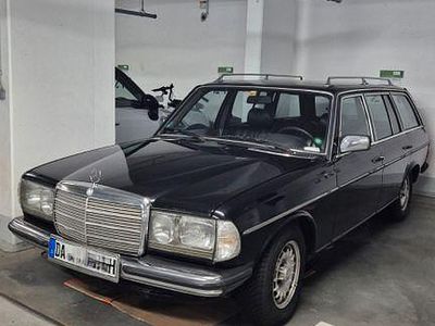 Schwarz Gebraucht 1984 Mercedes E230 Kombi | 12.000 €