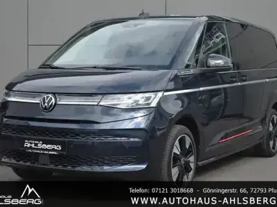 Gebraucht VW Multivan Style 150 PS (110 kW) 2023 Starlight blue Van / Kleinbus