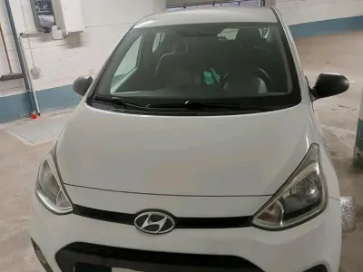 Gebraucht Hyundai i10 67 PS (49 kW) 2015 Weiß Kleinwagen