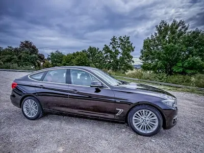 Gebraucht BMW 320 184 PS (135 kW) 2013 Braun Limousine
