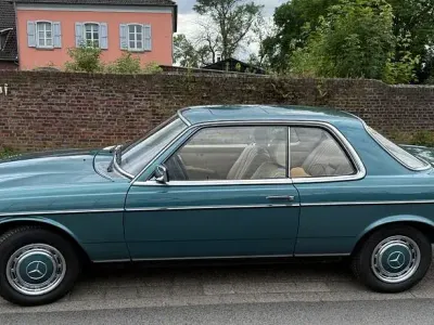 Gebraucht Mercedes 230 136 PS (100 kW) 1980 Andere farben Coupé