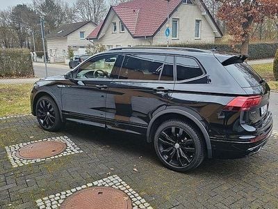 Gebraucht VW Tiguan Allspace R-line 200 PS (147 kW) 2023 Schwarz SUV