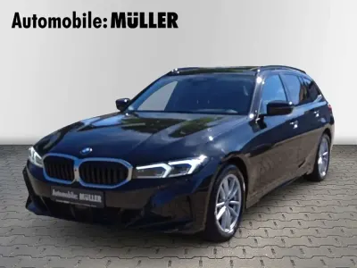 Gebraucht BMW 318 Sport Line 150 PS (110 kW) 2023 Black sapphire metallic Kombi