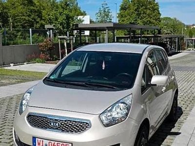 Usata Kia Venga 125 CV (91 kW) 2011 Beige Utilitaria