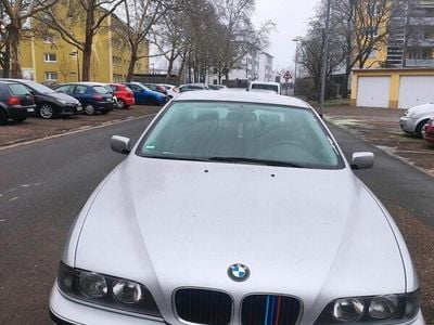 BMW 523