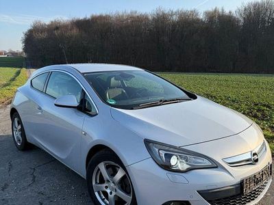 Silber Gebraucht 2012 Opel Astra GTC Innovation Limousine | 6.700 € (Teuer)